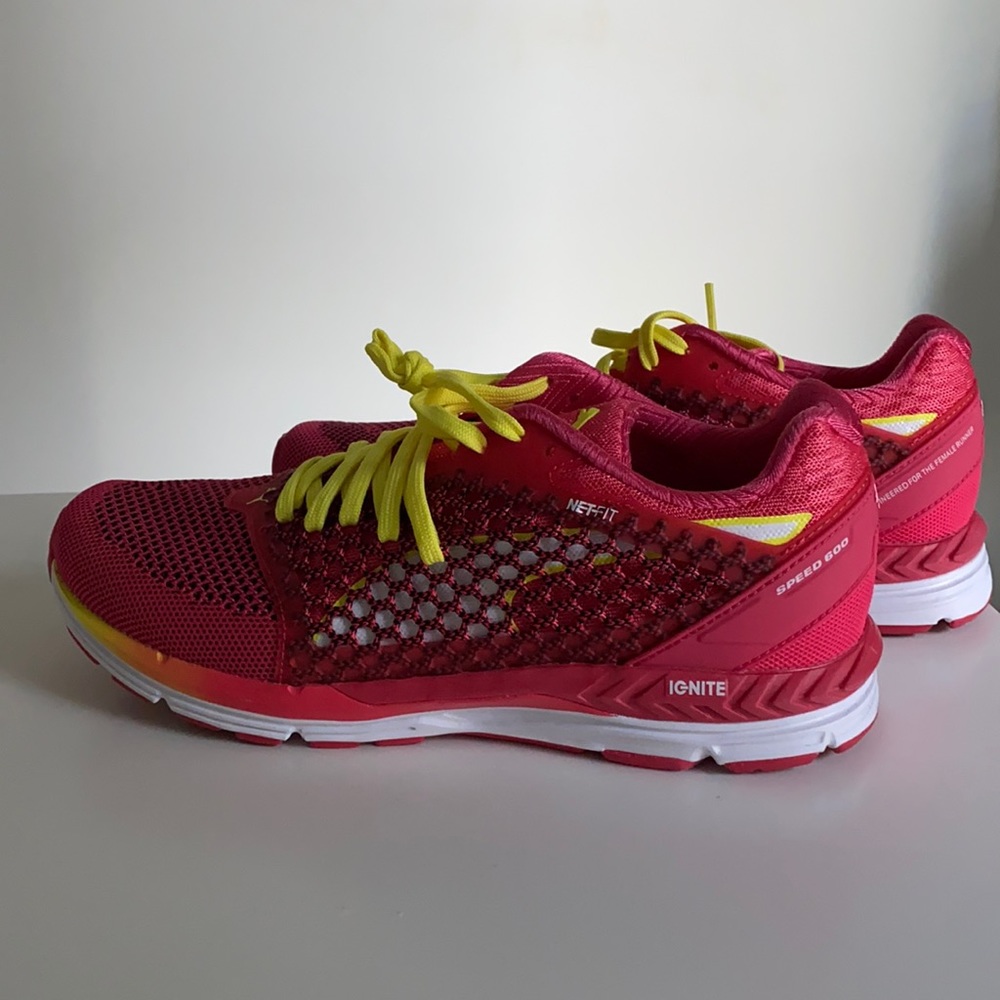 LIKE NEW - Punta Red Running Sneakers